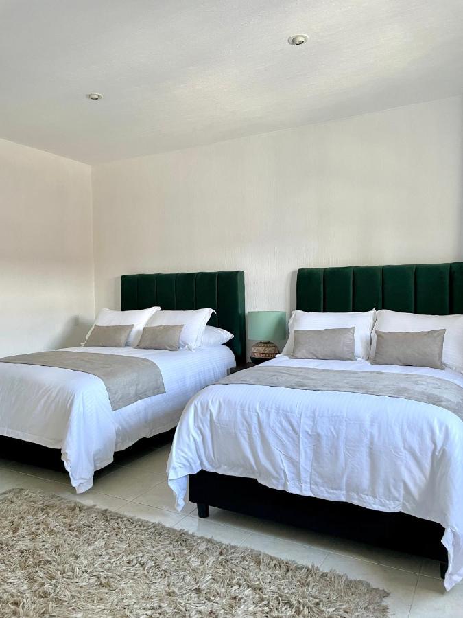 Suite Los Angeles เตโกซาอุตลา ภายนอก รูปภาพ
