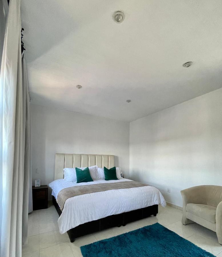 Suite Los Angeles เตโกซาอุตลา ภายนอก รูปภาพ