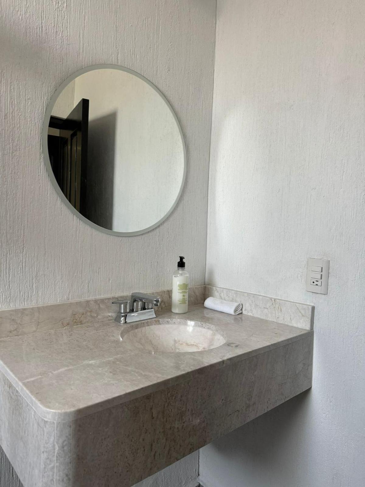 Suite Los Angeles เตโกซาอุตลา ภายนอก รูปภาพ