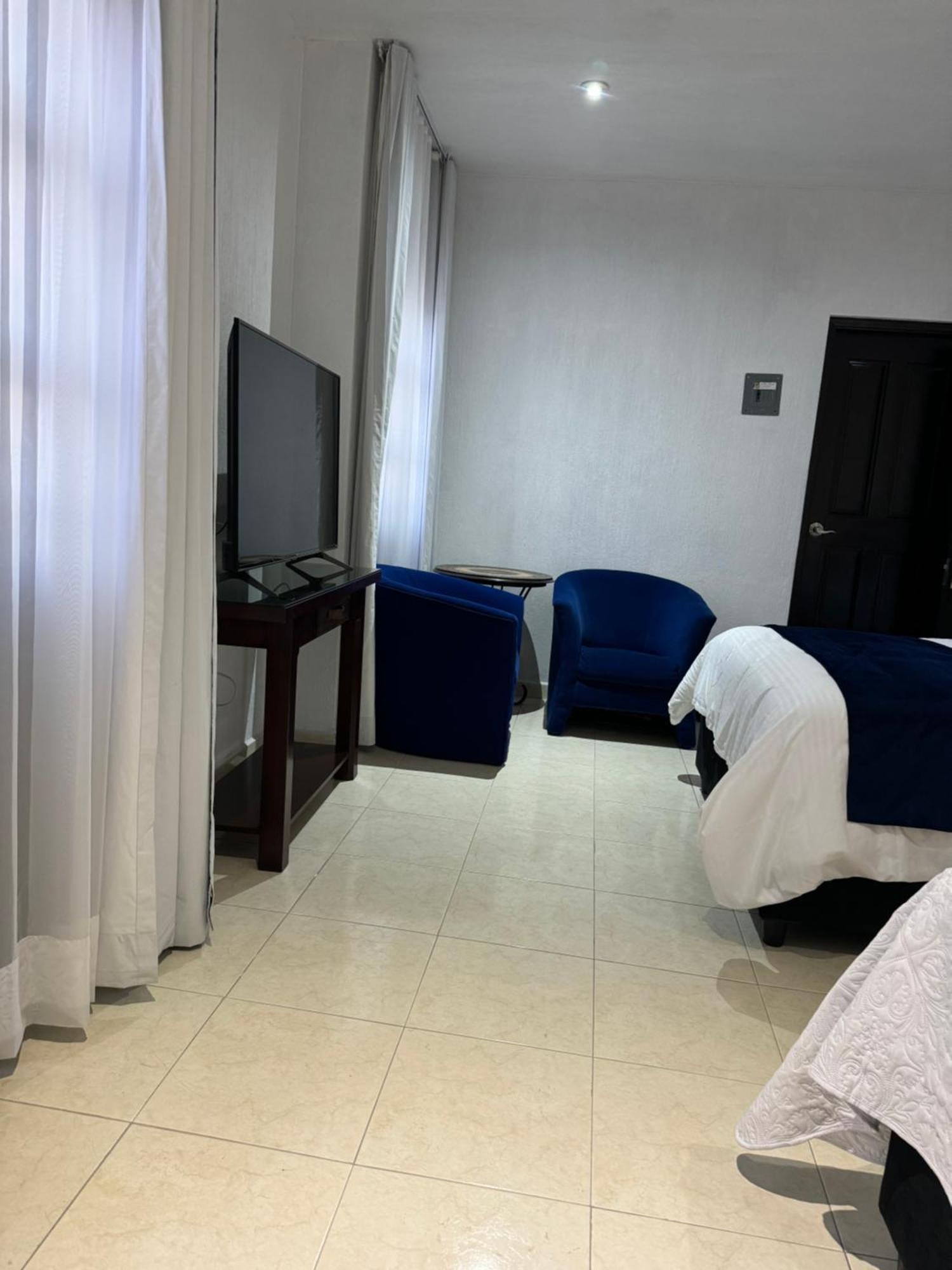 Suite Los Angeles เตโกซาอุตลา ภายนอก รูปภาพ
