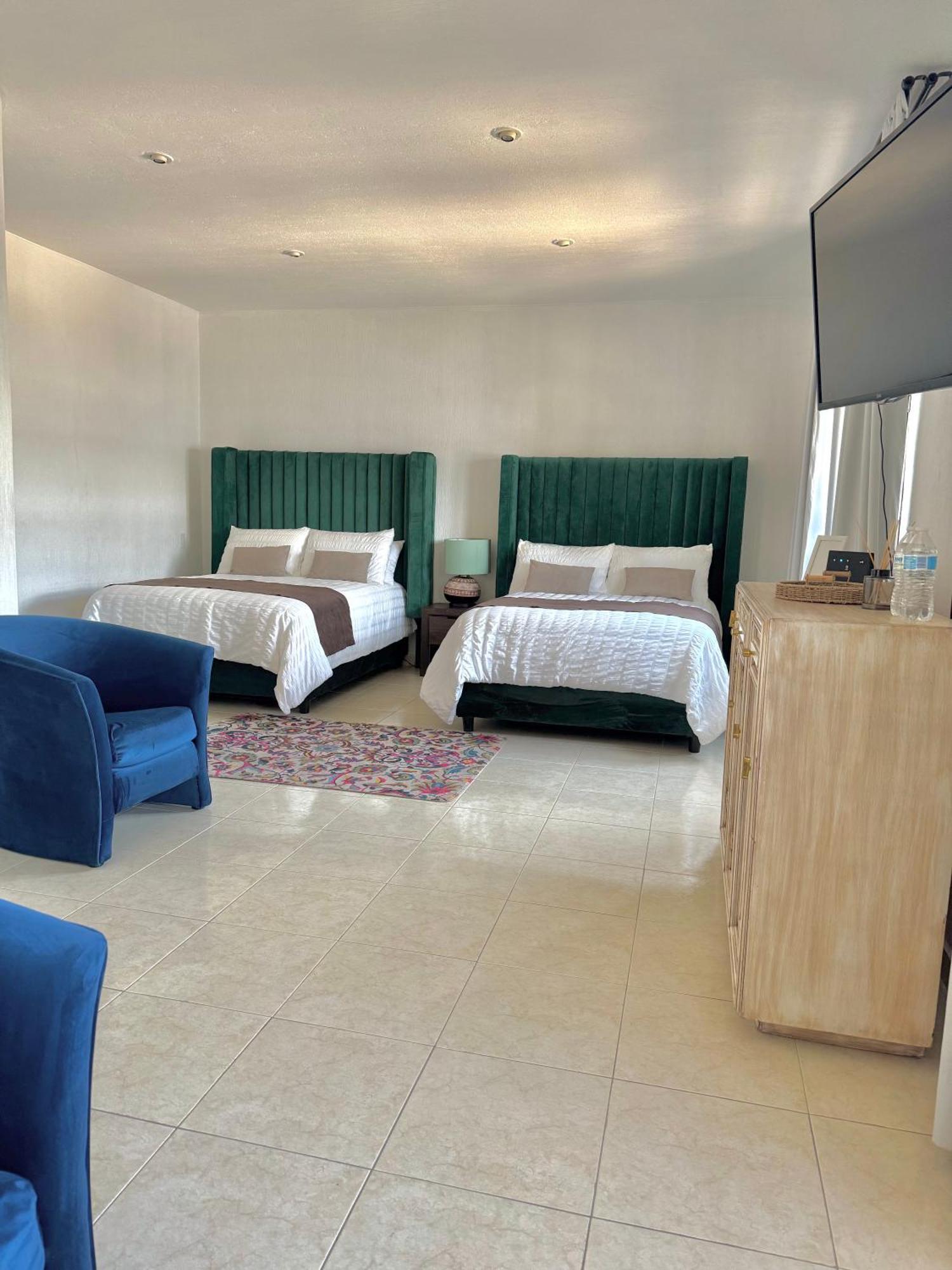 Suite Los Angeles เตโกซาอุตลา ภายนอก รูปภาพ